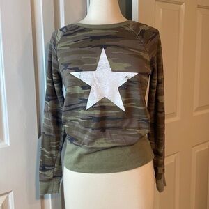 Grayson Threads Camo & Star Long Sleeved Shirt Size XS in Like New Condition